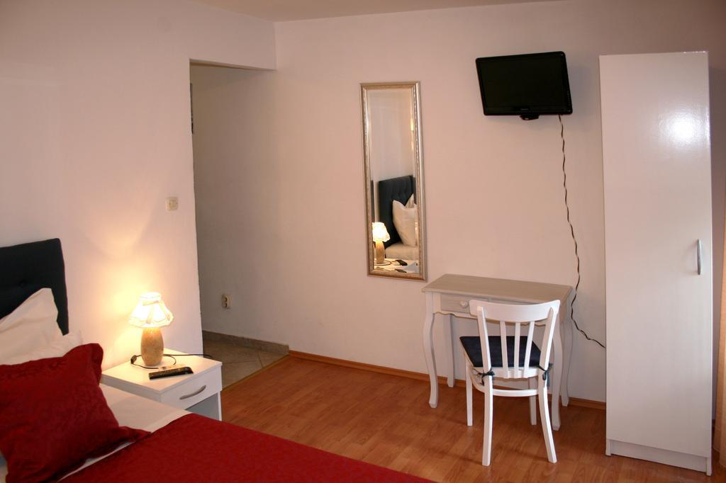 Rooms And Apartments Emily Split Exterior photo